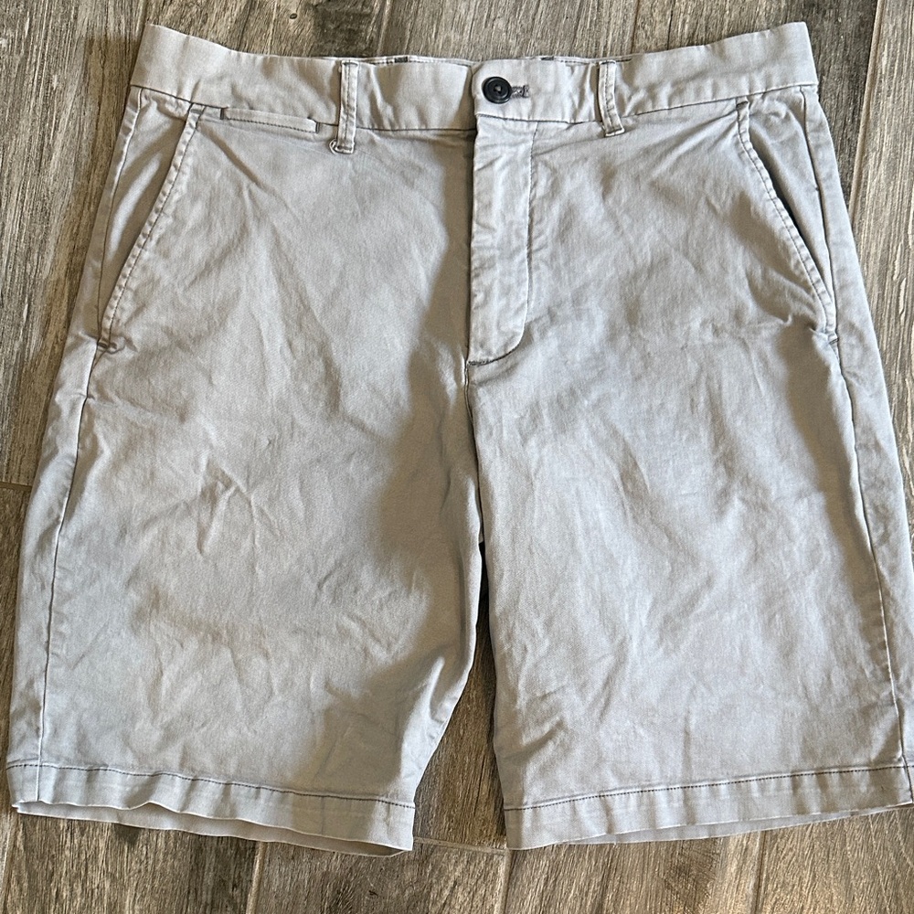 GAP Men's Gray Casual Shorts 32” 10” length